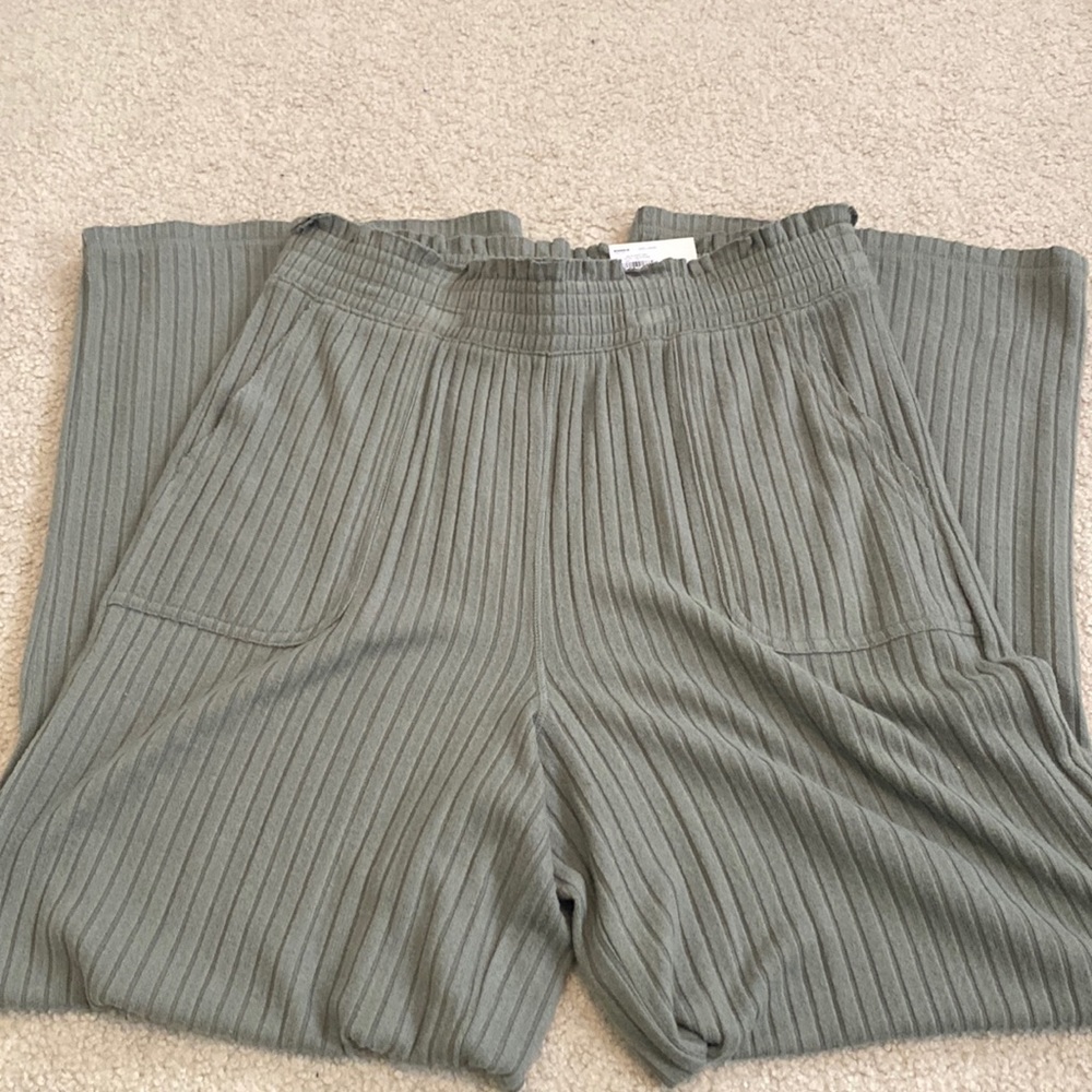 So. Green high rise wide leg pants